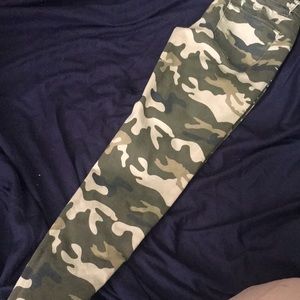 Camo skinny jeans
